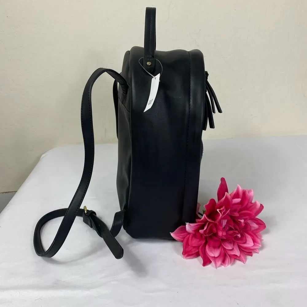GAP sleek black